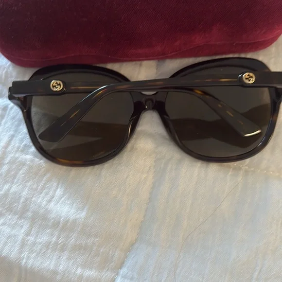 Gucci Tortoise Round glasses